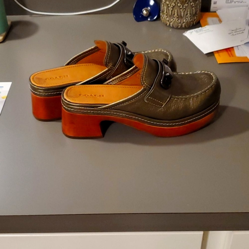 Coach clog